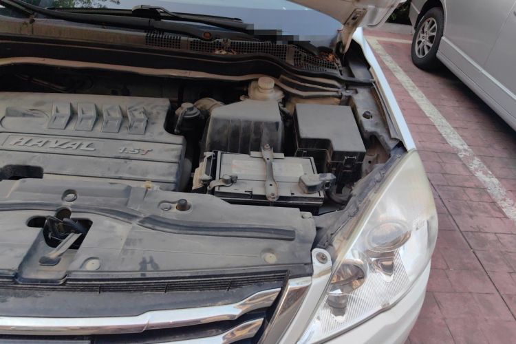 Used Haval H6 2013 Upgraded Model 1.5T Manual Two-Wheel Drive Elite Version Engine Bay Left