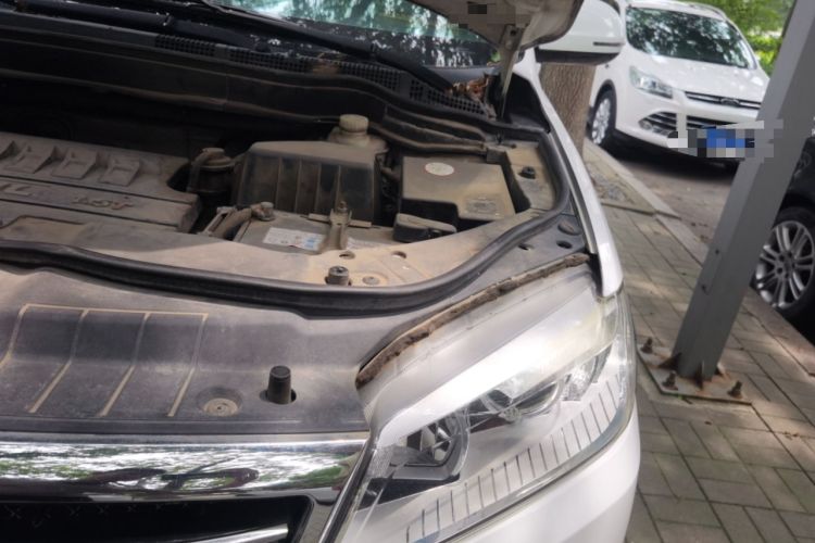 Used Haval H6 2013 Upgraded Model 1.5T Manual Two-Wheel Drive Prestige Version Engine Bay Left