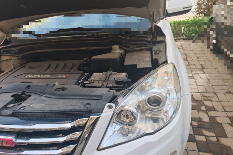 Used Haval H6 2013 Upgraded Model 1.5T Manual Two-Wheel Drive Elite Version Engine Bay Left