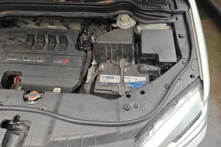 Used Haval H6 2013 Sport Edition 1.5T Manual Two-Wheel Drive Prestige Model Engine Bay Left