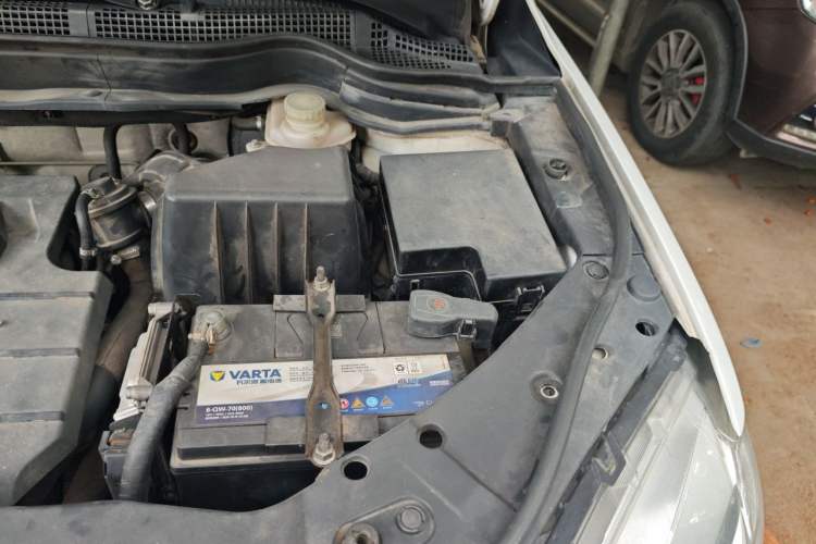Used Haval H6 2013 Sport Edition 1.5T Manual Two-Wheel Drive Prestige Model Engine Bay Left