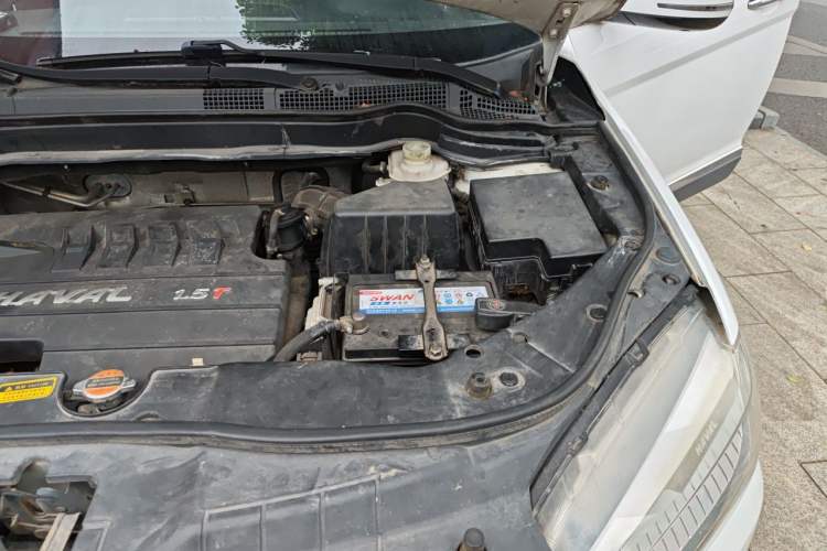 Used Haval H6 2013 Upgraded Model 1.5T Manual Two-Wheel Drive Elite Version Engine Bay Left