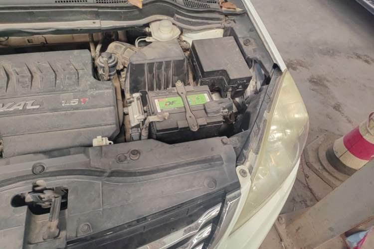 Used Haval H6 2013 Upgraded Model 1.5T Manual Two-Wheel Drive Urban Version Engine Bay Left