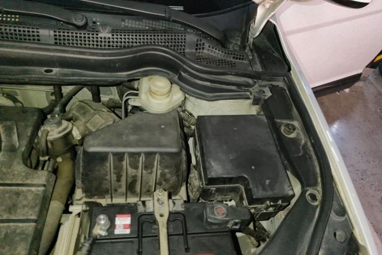 Used Haval H6 2013 Sport Edition 1.5T Manual Two-Wheel Drive Prestige Model Engine Bay Left
