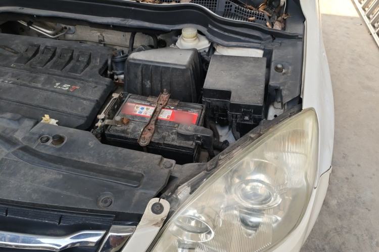 Used Haval H6 2013 Upgraded Model 1.5T Manual Two-Wheel Drive Elite Version Engine Bay Left