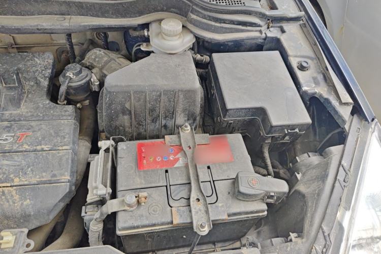 Used Haval H6 2013 Upgraded Model 1.5T Manual Two-Wheel Drive Elite Version Engine Bay Left