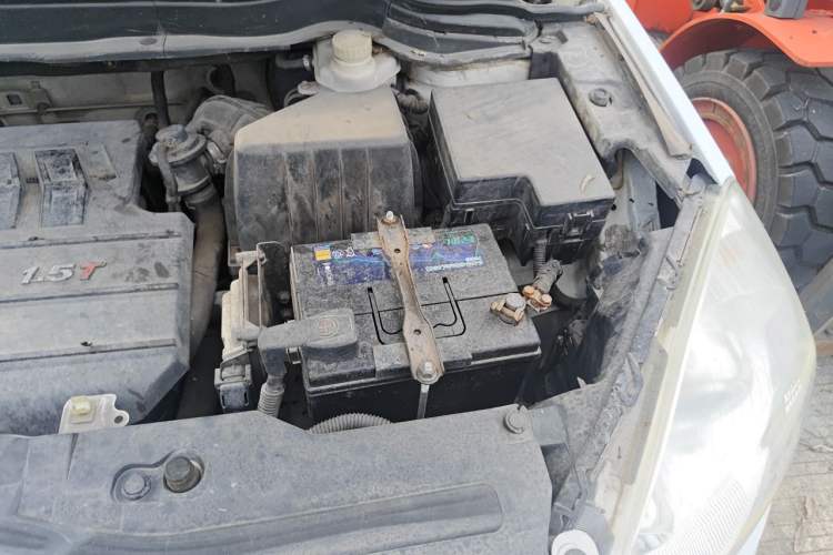 Used Haval H6 2013 Upgraded Model 1.5T Manual Two-Wheel Drive Elite Version Engine Bay Left