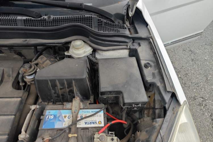 Used Haval H6 2013 Upgraded Model 1.5T Manual Two-Wheel Drive Elite Version Engine Bay Left
