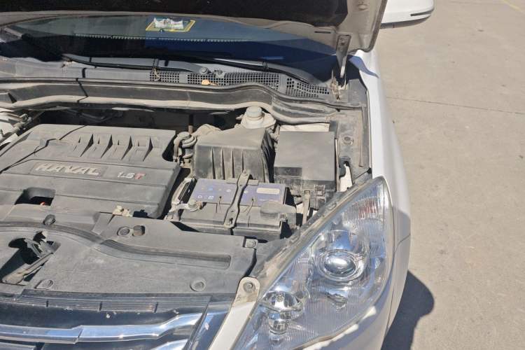 Used Haval H6 2013 Upgraded Model 1.5T Manual Two-Wheel Drive Elite Version Engine Bay Left