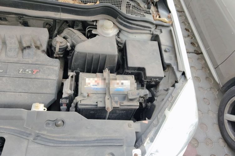 Used Haval H6 2013 Sports Edition 1.5T Manual Two-Wheel Drive Elite Model Engine Bay Left