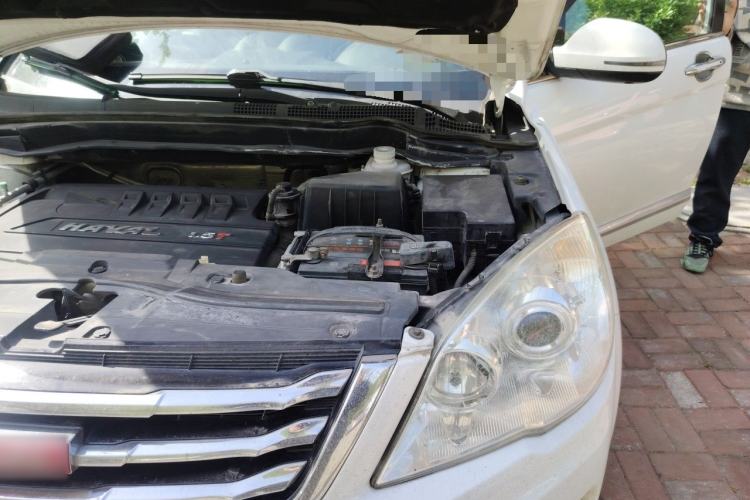 Used Haval H6 2013 Upgraded Model 1.5T Manual Two-Wheel Drive Elite Version Engine Bay Left