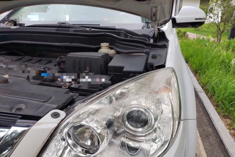 Used Haval H6 2013 Upgraded Model 1.5T Manual Two-Wheel Drive Elite Version Engine Bay Left