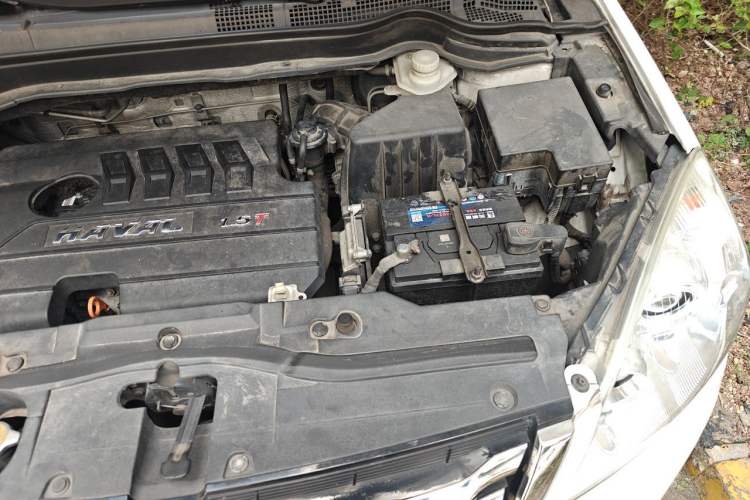 Used Haval H6 2013 Upgraded Model 1.5T Manual Two-Wheel Drive Elite Version Engine Bay Left