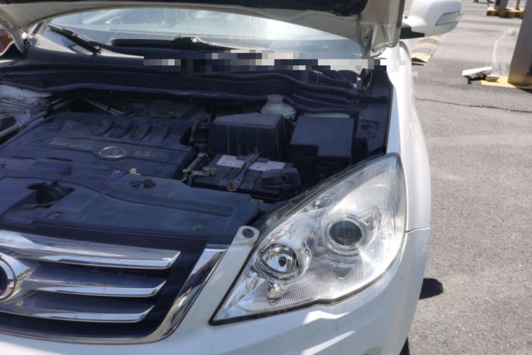 Used Haval H6 2013 Upgraded Model 1.5T Manual Two-Wheel Drive Elite Version Engine Bay Left