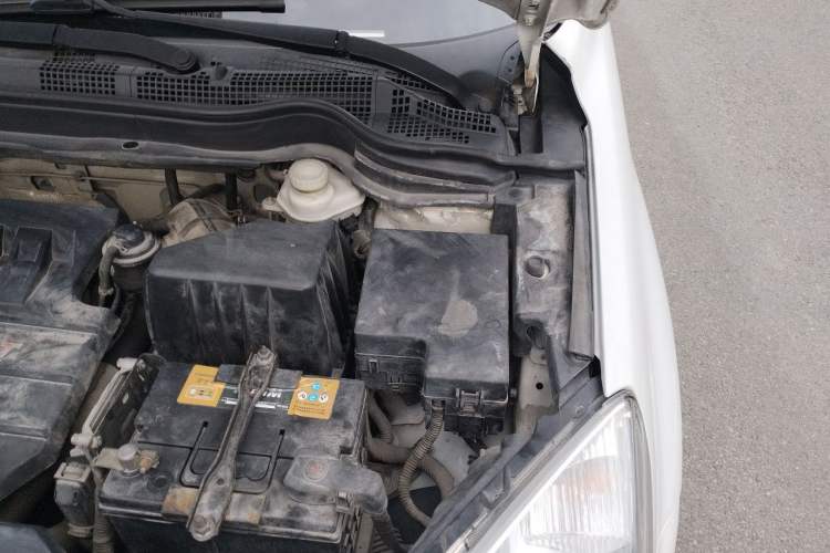 Used Haval H6 2013 Upgraded Model 1.5T Manual Two-Wheel Drive Elite Version Engine Bay Left
