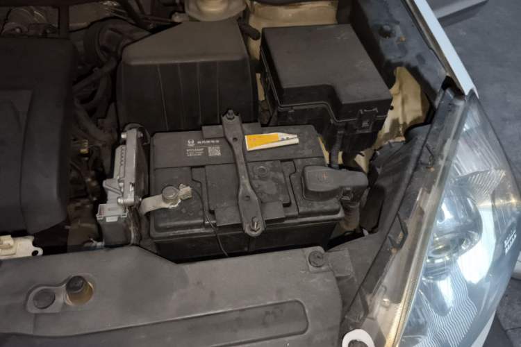 Used Haval H6 2013 Upgraded Model 2.4L Automatic Two-Wheel Drive Elite Version Engine Bay Left