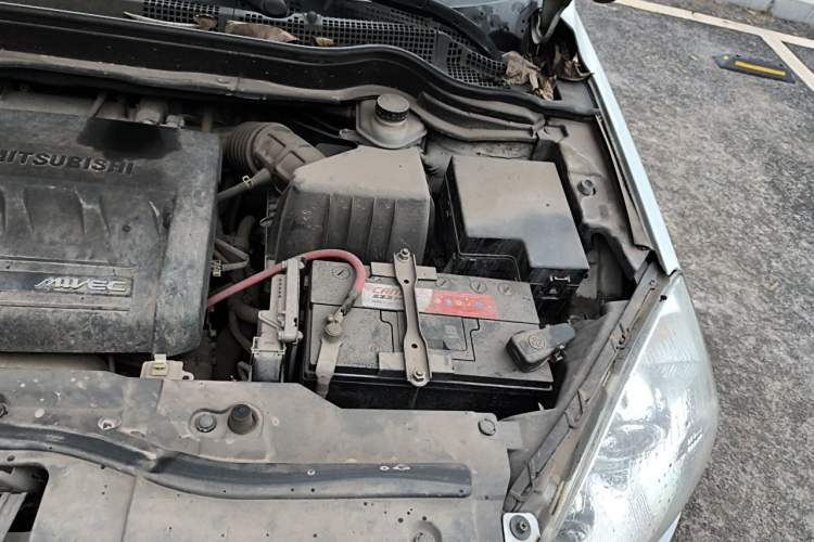 Used Haval H6 2013 Upgraded Model 2.4L Automatic Two-Wheel Drive Elite Version Engine Bay Left