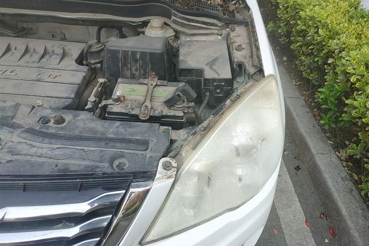 Used Haval H6 2013 Upgraded Model 1.5T Manual Two-Wheel Drive Elite Version Engine Bay Left