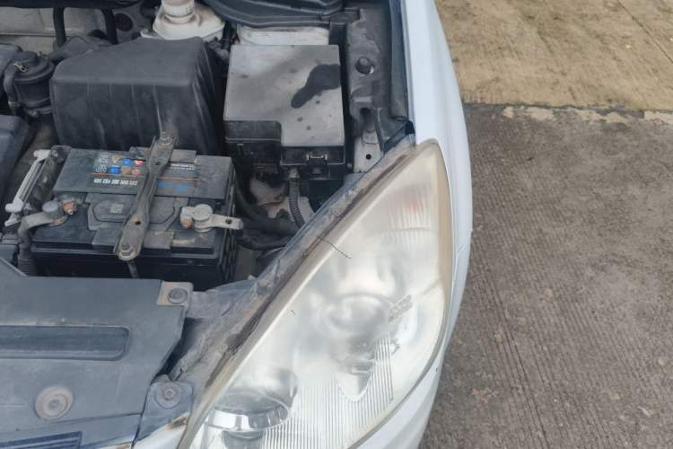 Used Haval H6 2013 Upgraded Model 1.5T Manual Two-Wheel Drive Elite Version Engine Bay Left