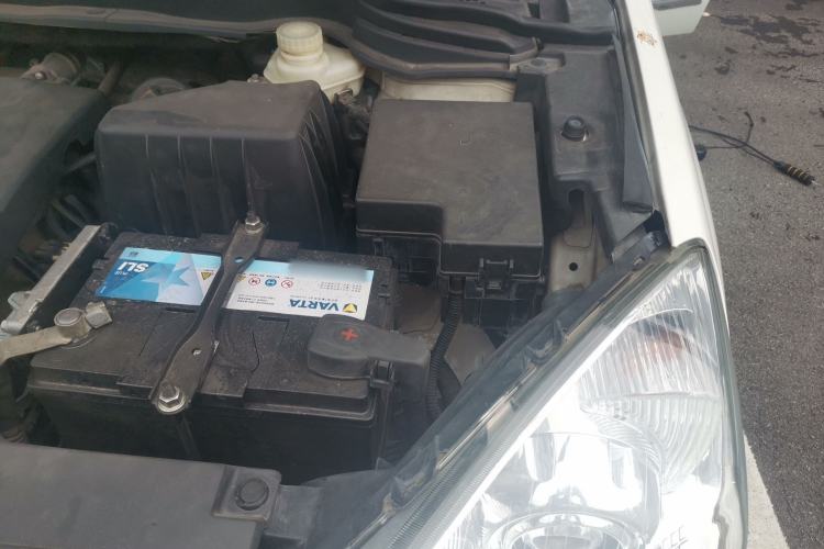 Used Haval H6 2013 Upgraded Model 2.4L Automatic Two-Wheel Drive Elite Version Engine Bay Left
