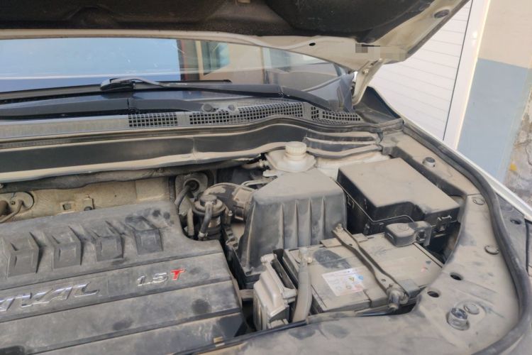 Used Haval H6 2013 Sports Edition 1.5T Manual Two-Wheel Drive Elite Model Engine Bay Left