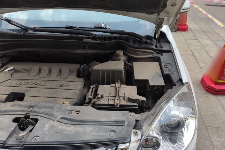 Used Haval H6 2013 Upgraded Model 1.5T Manual Two-Wheel Drive Elite Version Engine Bay Left