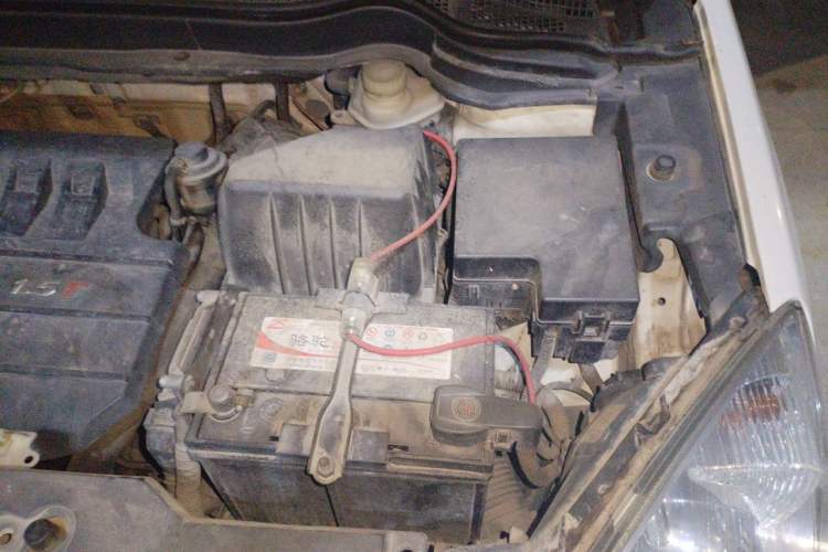 Used Haval H6 2013 Upgraded Model 1.5T Manual Two-Wheel Drive Elite Version Engine Bay Left