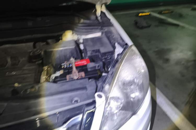 Used Haval H6 2013 Upgraded Model 1.5T Manual Two-Wheel Drive Elite Version Engine Bay Left