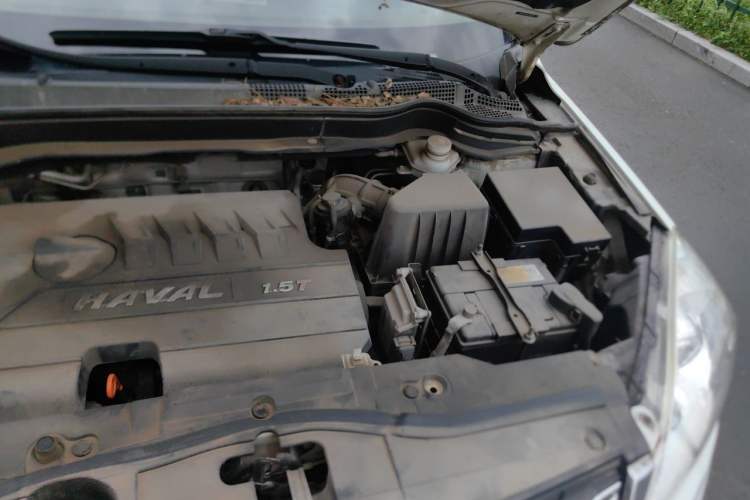 Used Haval H6 2013 Upgraded Model 1.5T Manual Two-Wheel Drive Elite Version Engine Bay Left