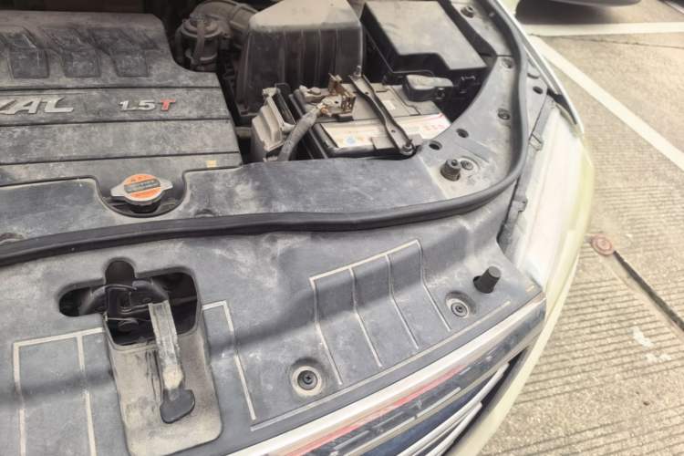 Used Haval H6 2013 Sports Edition 1.5T Manual Two-Wheel Drive Elite Model Engine Bay Left