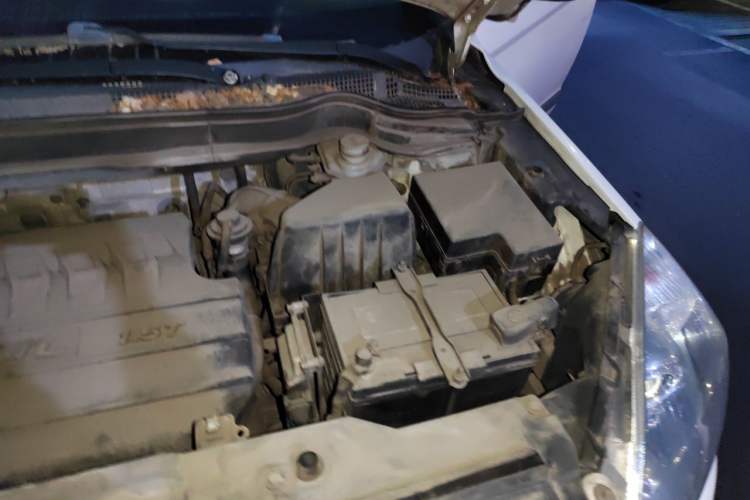 Used Haval H6 2013 Upgraded Model 1.5T Manual Two-Wheel Drive Elite Version Engine Bay Left
