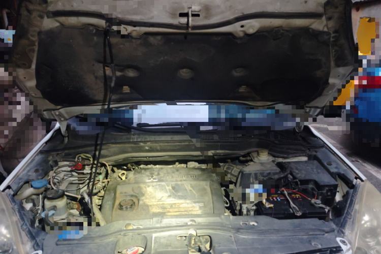 Used Haval H6 2013 Upgraded Model 2.4L Automatic Two-Wheel Drive Elite Version Engine Bay