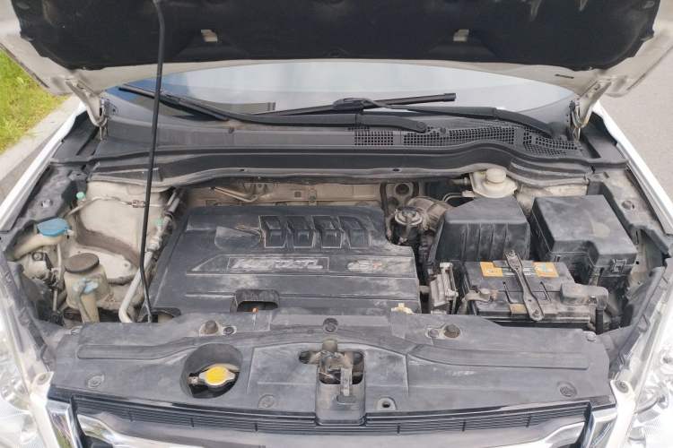Used Haval H6 2013 Upgraded Model 1.5T Manual Two-Wheel Drive Elite Version Engine Bay