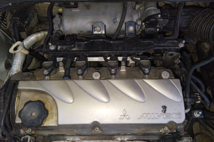 Used Haval H6 2013 Upgraded Model 2.4L Automatic Two-Wheel Drive Prestige Version Engine Bay