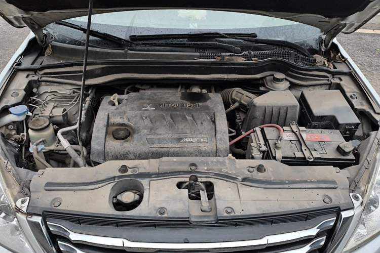 Used Haval H6 2013 Upgraded Model 2.4L Automatic Two-Wheel Drive Elite Version Engine Bay