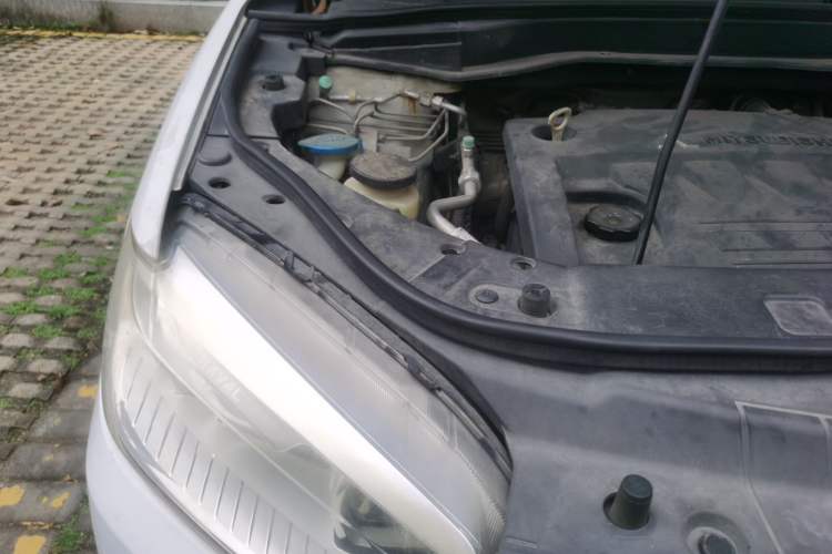 Used Haval H6 2013 Upgraded Model 2.4L Automatic Two-Wheel Drive Prestige Version Engine Bay Right