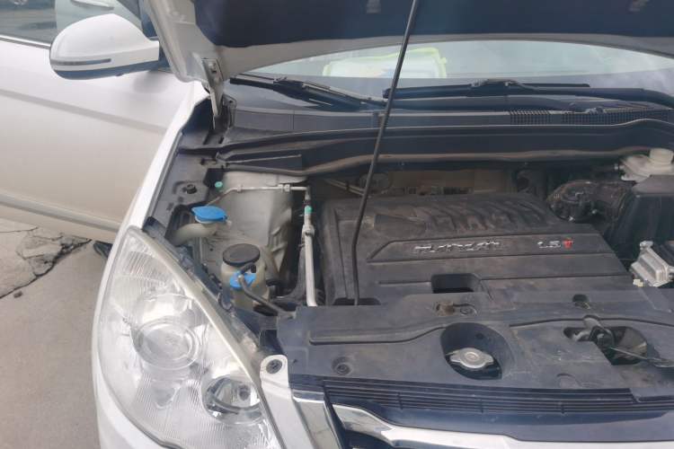 Used Haval H6 2013 Upgraded Model 1.5T Manual Two-Wheel Drive Elite Version Engine Bay Right