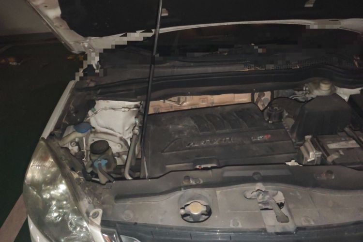 Used Haval H6 2013 Upgraded Model 1.5T Manual Two-Wheel Drive Elite Version Engine Bay Right