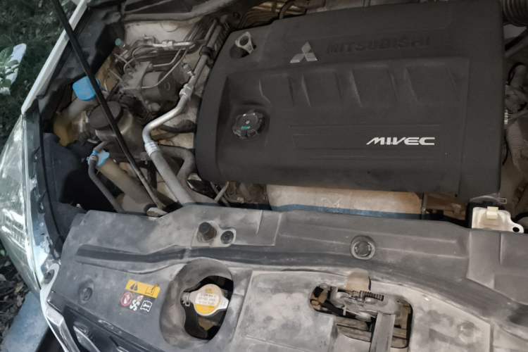 Used Haval H6 2013 Upgraded Model 2.4L Automatic Two-Wheel Drive Elite Version Engine Bay Right