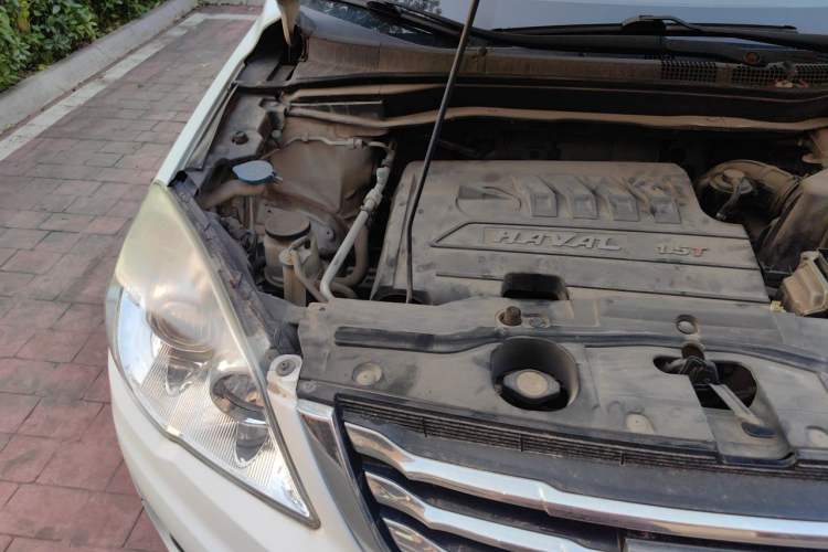 Used Haval H6 2013 Upgraded Model 1.5T Manual Two-Wheel Drive Elite Version Engine Bay Right