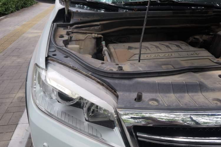 Used Haval H6 2013 Upgraded Model 1.5T Manual Two-Wheel Drive Prestige Version Engine Bay Right