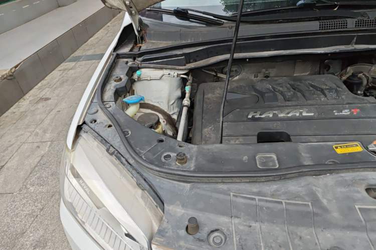 Used Haval H6 2013 Upgraded Model 1.5T Manual Two-Wheel Drive Elite Version Engine Bay Right