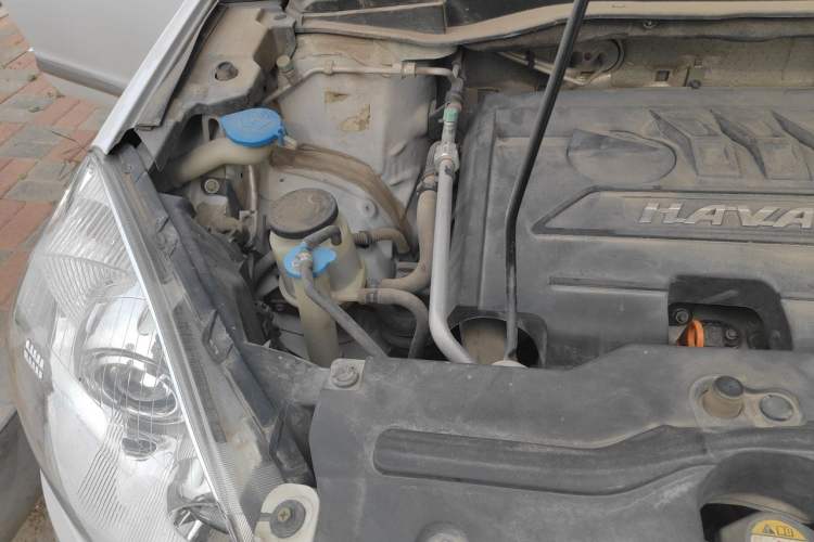 Used Haval H6 2013 Upgraded Model 1.5T Manual Two-Wheel Drive Elite Version Engine Bay Right