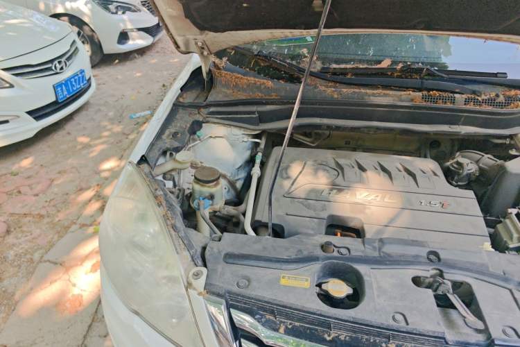 Used Haval H6 2013 Upgraded Model 1.5T Manual Two-Wheel Drive Elite Version Engine Bay Right