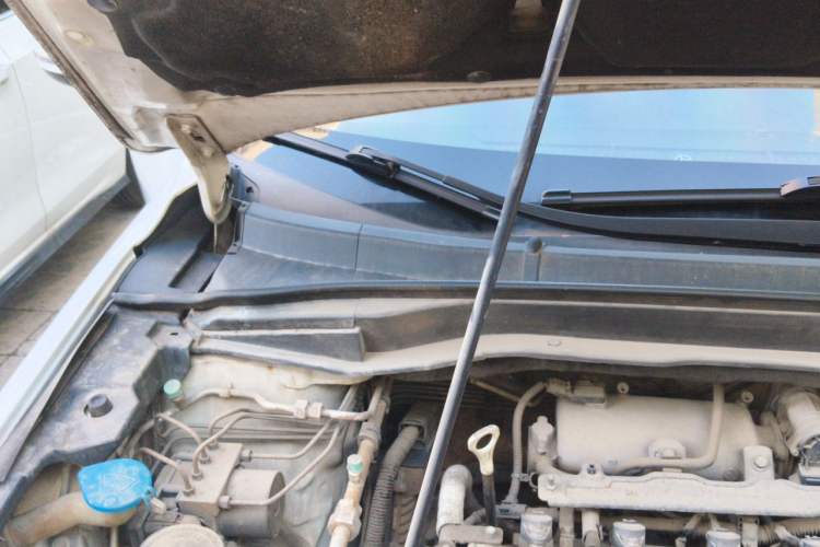 Used Haval H6 2013 Upgraded Model 2.4L Automatic Two-Wheel Drive Elite Version Engine Bay Right