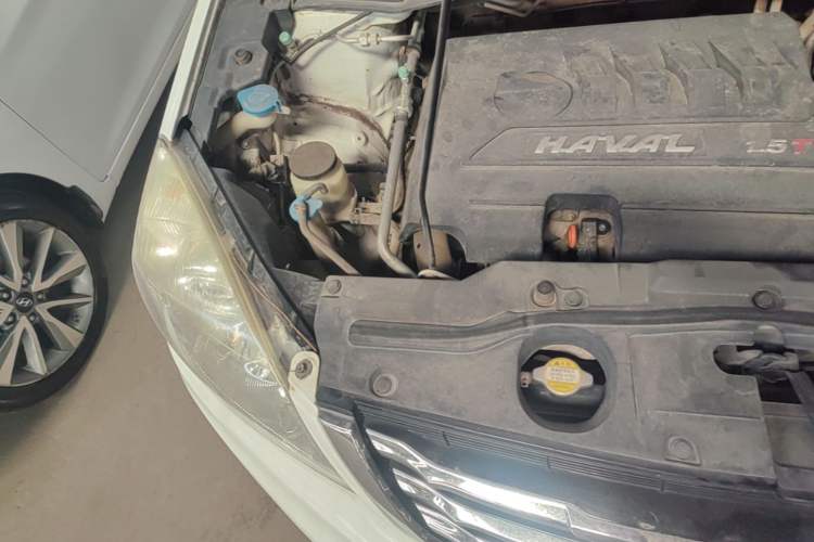 Used Haval H6 2013 Upgraded Model 1.5T Manual Two-Wheel Drive Urban Version Engine Bay Right