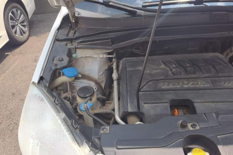 Used Haval H6 2013 Upgraded Model 1.5T Manual Two-Wheel Drive Elite Version Engine Bay Right