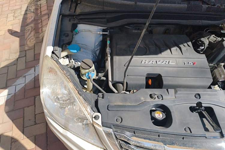 Used Haval H6 2013 Upgraded Model 1.5T Manual Two-Wheel Drive Elite Version Engine Bay Right