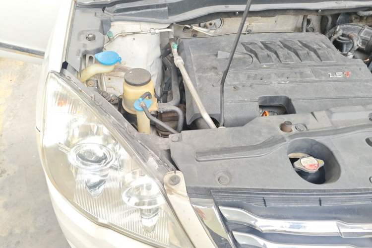 Used Haval H6 2013 Upgraded Model 1.5T Manual Two-Wheel Drive Elite Version Engine Bay Right