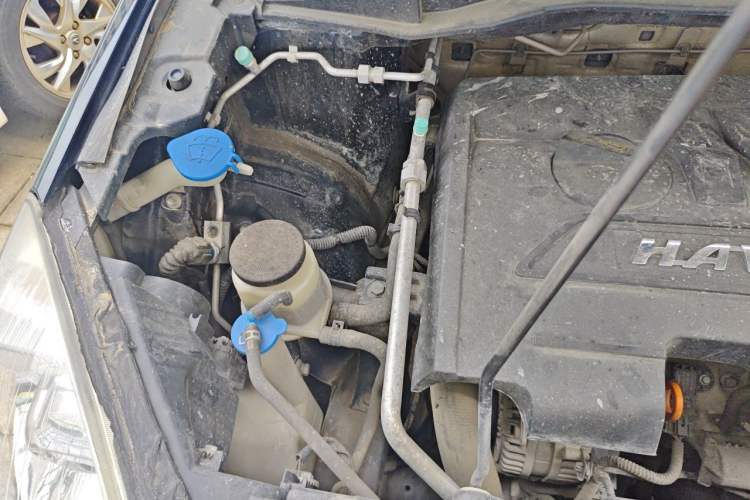 Used Haval H6 2013 Upgraded Model 1.5T Manual Two-Wheel Drive Elite Version Engine Bay Right
